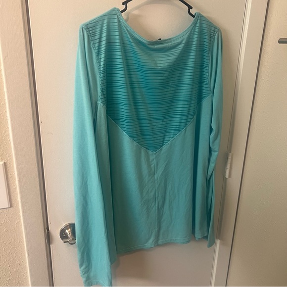 Zelos. Size XL Long Sleeved Top - Picture 3 of 5